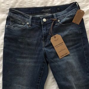 NWT LUCKY BRAND Charlie Skinny jeans. Size 6/28.
